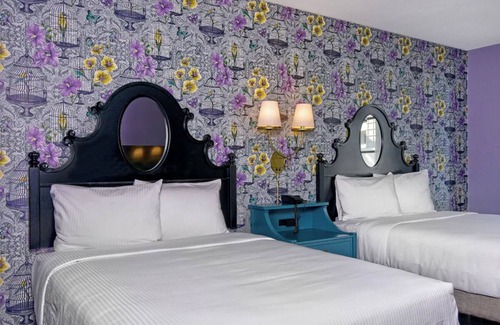 Downtown San Francisco Hotel | Stay Near AT&T Park, Free Breakfast and Pool Access at SoMa House
