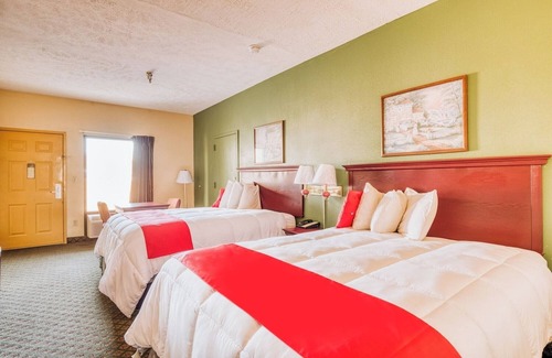 Grenada Hotel | Stay Near Grenada Eats: Pet-Friendly Room w/Fridge + Free Parking