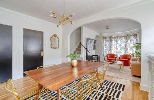 Hosford-Abernethy Apartment | Stay Portland - Warhol Suite - Art Deco Apartment - 92 WalkScore