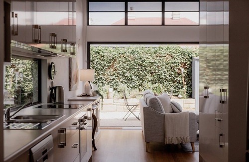 Battery Point House | Stay steps from Salamanca in historical cottage