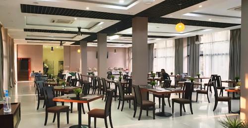 Central Equatoria Hotel | Stay with Anji