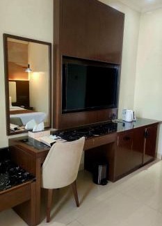 Central Equatoria Hotel | Stay with Anji