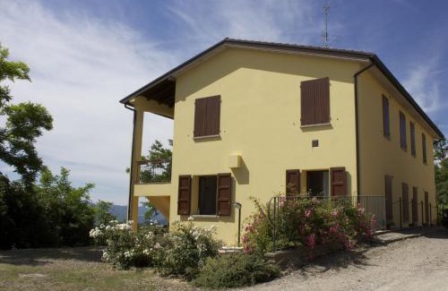 Casalfiumanese Apartment | Stay with Balcony Views