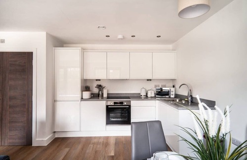 Old Trafford Apartment | Stay Zeni, Alexandra Rise Manchester Roomy 1 Bed