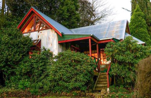 Mount Dandenong House | StayAU Owls Croft Picturesque Cottage Valley View