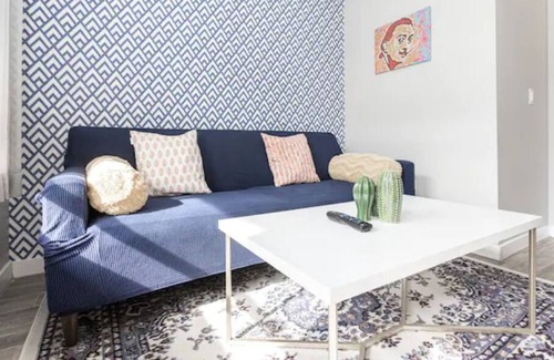 Mission Hills Apartment | Staycation in Old Town ⭐️ Walk to All. Parking+WiFi
