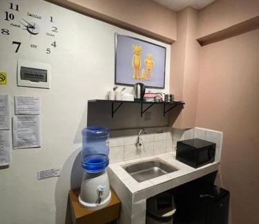 Diliman Apartment | Staycation residences hotel quality transient Netflix wifi international cable tv hi speed fiber internet sanitize