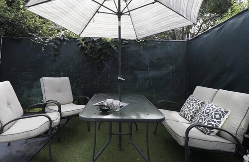 Fairfield House | StayCentral - Fairfield 4Br Home - Perry St, Fairfield - 4 Bedrooms, 6 Beds, 1 Bathrooms, 1 secure undercover parking spot and free street parking.