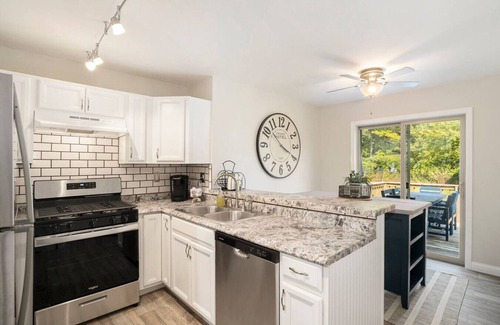 Port Austin House | Stayin’ & Playin’ Cottage/Pet Friendly