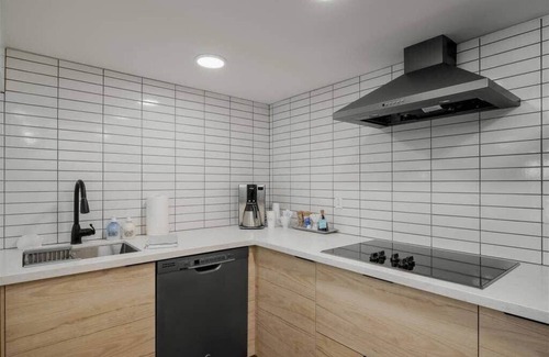 Portland Apartment | #StayInMyDistrict St Johns Walk to dining & shops