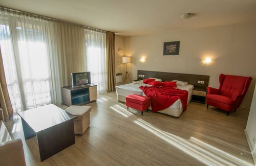 Shiligarnika Apartment | StayInn Banderitsa Apartment in Bansko with queen size bed and kitchen