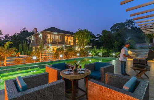 Virajpet Villa | Stayvista at 5BR Coffee & Mist Luxury Villa - Comp Breakfast, Pvt Pool, and Big Coffee Estate
