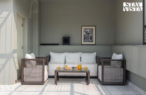 Ballygunge Apartment | StayVista at Nayak House with Luxury Rooms, Terrace, Wi-Fi at Kolkata