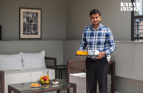 Ballygunge Apartment | StayVista at Nayak House with Luxury Rooms, Terrace, Wi-Fi at Kolkata