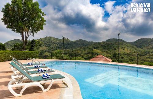 Bedla Villa | StayVista at Samar Fateh Garh with Bonfire, Lawn, AC