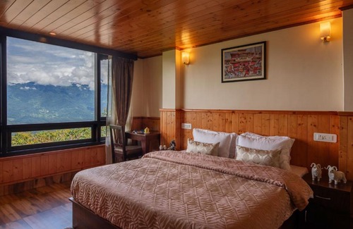 Gangtok Apartment | StayVista's Himalayan Horizon - Mountain & Valley-View Apartment with Heater
