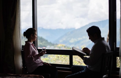 Gangtok Apartment | StayVista's Himalayan Horizon - Mountain & Valley-View Apartment with Heater