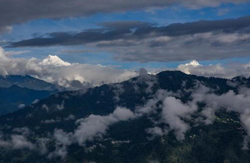 Gangtok Apartment | StayVista's Himalayan Horizon - Mountain & Valley-View Apartment with Heater