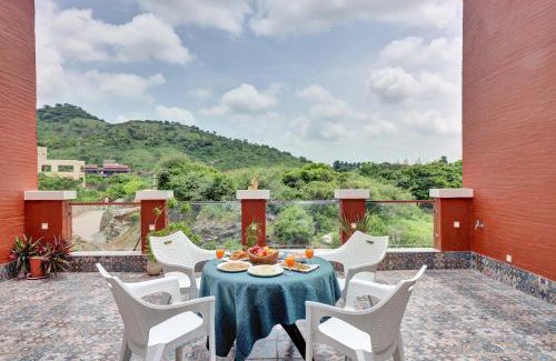 Bedla Villa | StayVista's Tryst with Valleys - Hill-View Villa with Private Pool, Jacuzzi & Games Room