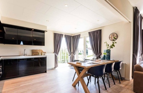Lageweg Ski Chalet | ✓ Steenhoeve at Parc de IJsselhoeve ✓ Holiday home for 4 persons ✓ Located in Nieuwerkerk aan den IJssel (Zuid-Holland) ✓ Holiday park next to the IJssel ✓ Book directly through the park