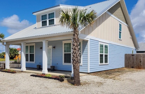 Holiday Beach House | Stella by the Sea by Blueswell