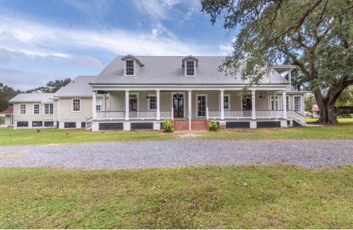 Jeanerette House | Stellar Family Holiday Home