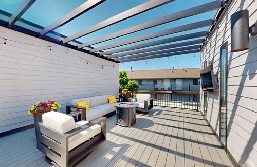 Iowa City Condo | Steps from Kinnick, Carver & University of Iowa Hospital - NEW LISTING -