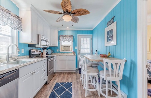 Villas Cottage | Steps from The Beach!