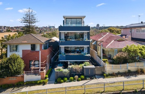 Coogee Apartment | Steps from the Shore: Coogee Luxury Beach Living 1
