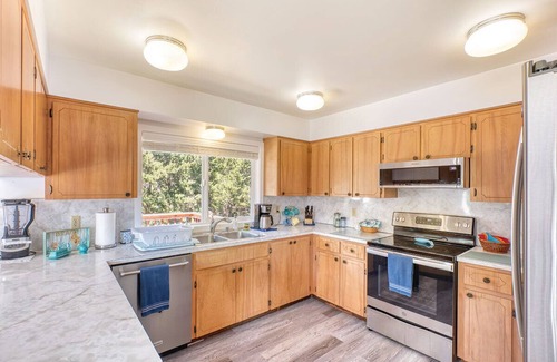 Ocean Park House | Steps to beach, Ping Pong, XBox, Foosball, WiFi, Private Deck (SandCastle)