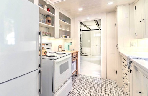 Dennis Cottage | Steps to Dennis Village! 'The Blue Scallop' Home