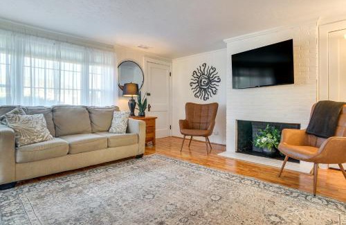 West Hyannisport House | Steps to Eats and Craigville Beach! Cape Cod Cottage