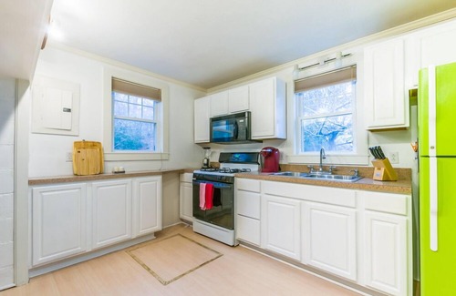 Ellisville Cottage | Steps to Sand & Stunning Bay Views