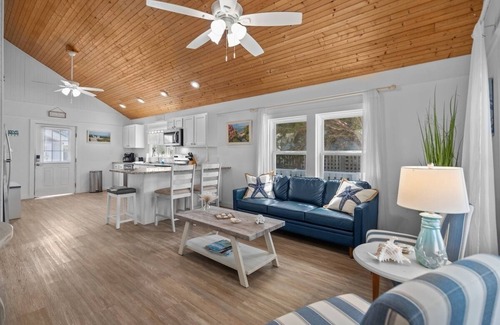 Long Beach Cottage | Steps to the Beach Cottage: Pet-Friendly