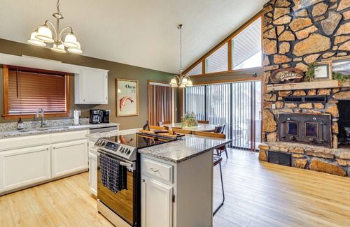 Lakeview Cabin | Steps to White River: Cabin Retreat w/Dock Access