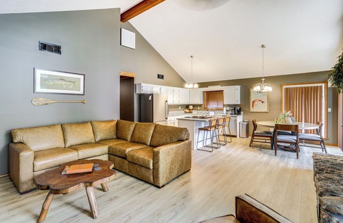 Lakeview Cabin | Steps to White River: Cabin Retreat w/Dock Access