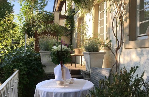 Burg Apartment | Stilvolle Ferienwohnung mit Terrasse und Moselblick