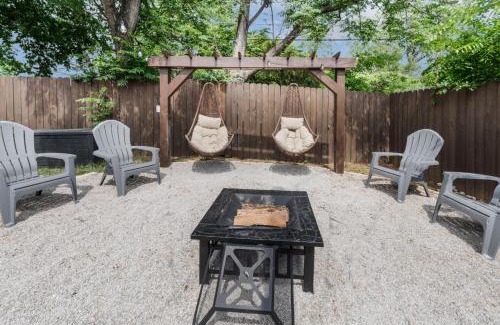 Fort Worth House | Stockyards- 4min Pet Friendly 3BR Luxe Gem