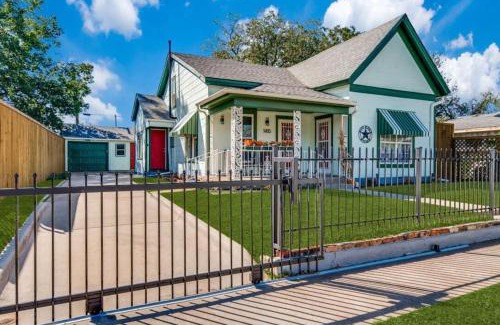 Fort Worth House | Stockyards! Less than 3 mins-Sleeps 8 -Gable House
