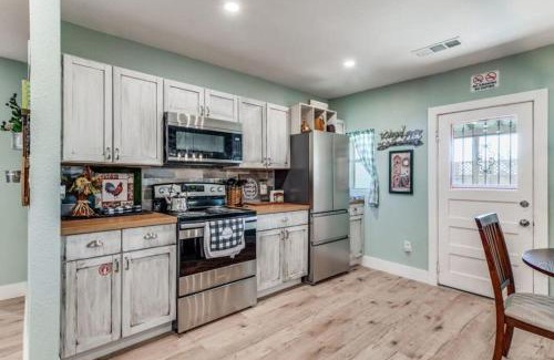 Fort Worth House | Stockyards! Less than 3 mins-Sleeps 8 -Gable House