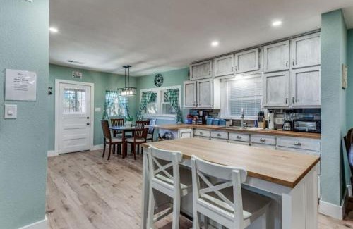 Fort Worth House | Stockyards! Less than 3 mins-Sleeps 8 -Gable House