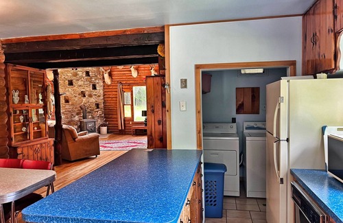 Maryland House | Stolk's Lodge - 5 acre pond - near Dreams Park - fishing - quite country lodge