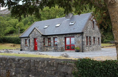 Murroogh Cottage | Stone Cottage the Burren, Ballyvaughan, Wild Atlantic Way. WIFI/Spring Water