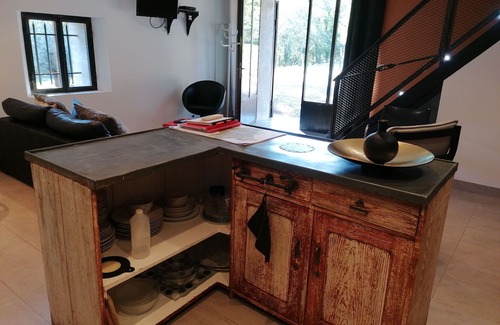 Les Adrets-de-l'Esterel House | Stone house with jacuzzi, between Cannes and Fréjus, independent mini loft, air conditioning
