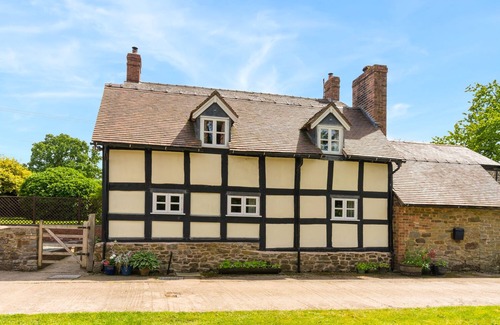 Angelbank Cottage | STONE HOUSE, family friendly, luxury holiday cottage in Caynham