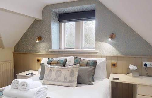 Hawes House | Stone House Hotel
