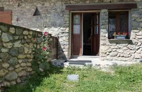 Besse House | Stone house with terrace in typical mountain village on GR 54