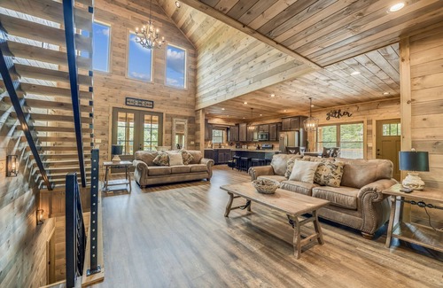 Gatlinburg - Pigeon Forge Cabin | Stone Mountain Lodge 4 Bedroom Cabin by RedAwning