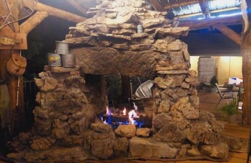 Eureka Springs Apartment | Stonegate Lodge 2 Queen Beds WIFI 50in Roku TV Salt Water Pool Room #105
