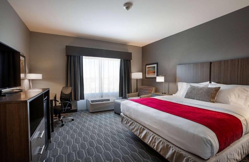 Kissimmee Hotel | StoneHill Lawrence, Trademark Collection by Wyndham